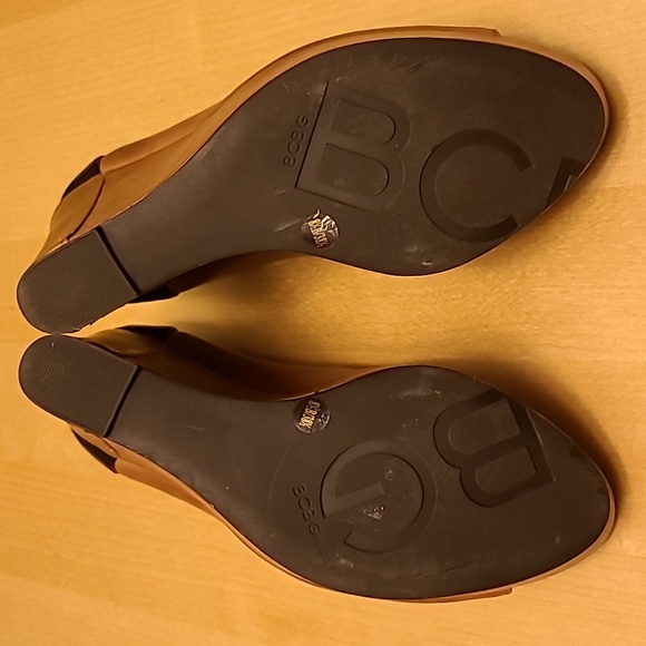 BCBG heels - Picture 4 of 6